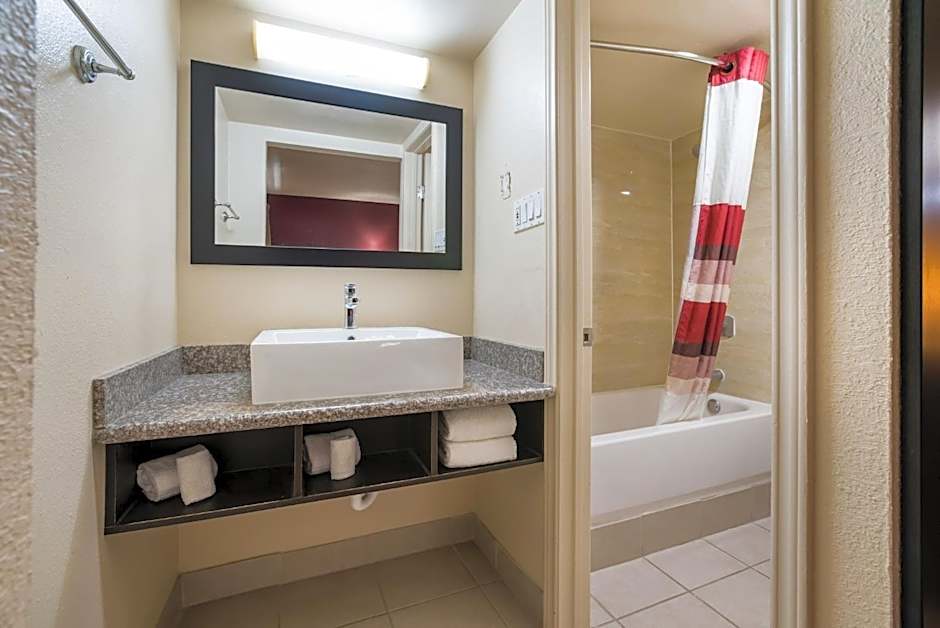 Red Roof Inn North Dallas - Park Central