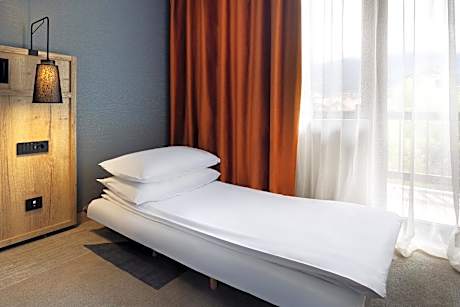 Standard King, Guest room, 1 King, Sofa bed