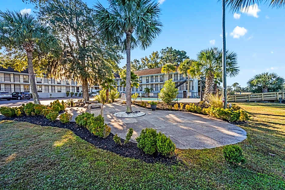 Charleston Creekside Inn