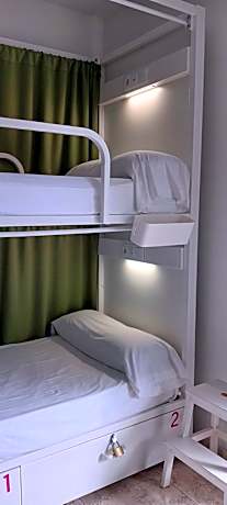 Bed in 6-Bed Female Dormitory Room (only adults)