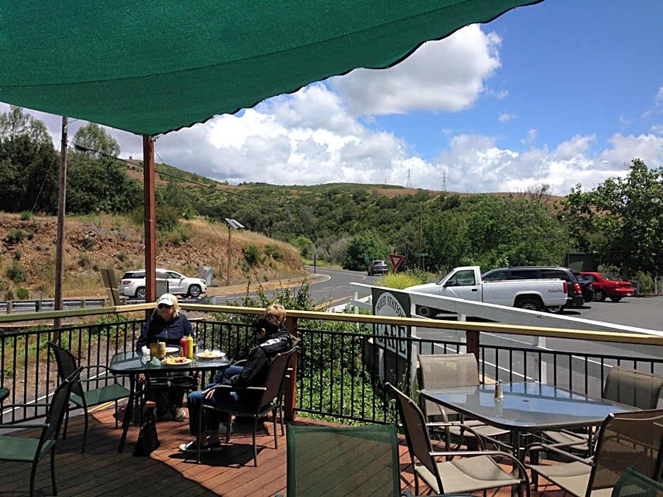 Priest Station Cafe & Cabins