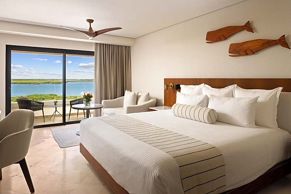 Photo 1 of 4 of Deluxe 1 King Bed, Lagoon View, Balcony