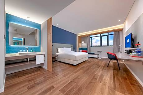 1 King Standard Garden View