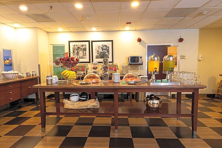 Hampton Inn By Hilton Guadalajara-Aeropuerto