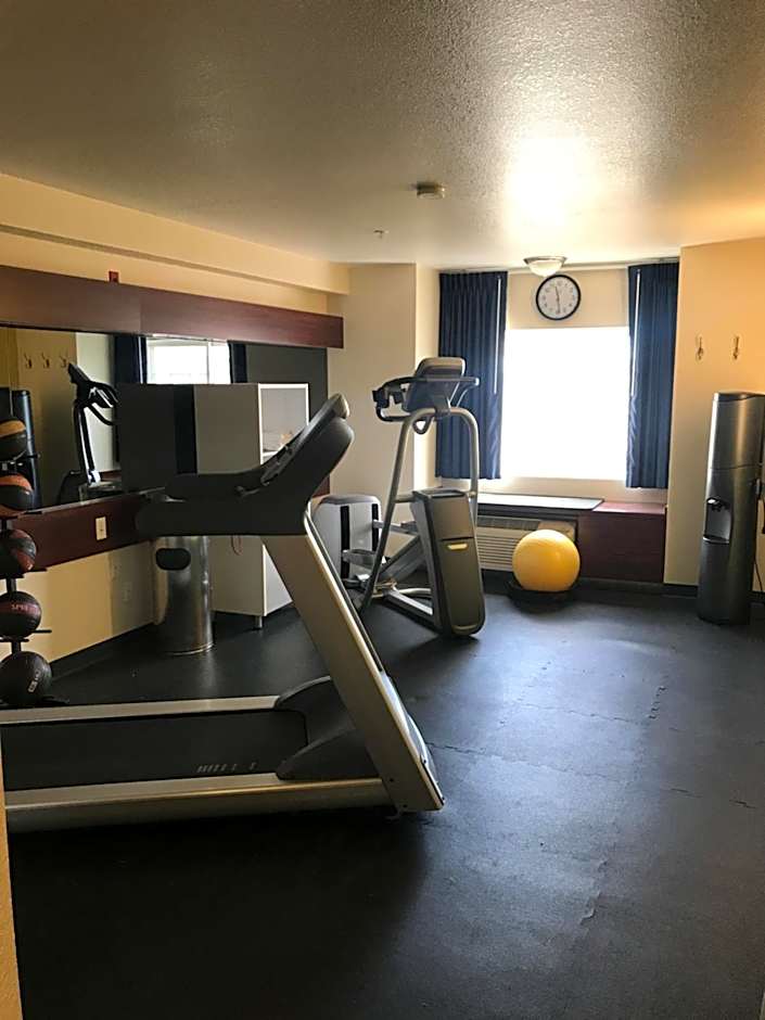 Days Inn & Suites by Wyndham Greeley