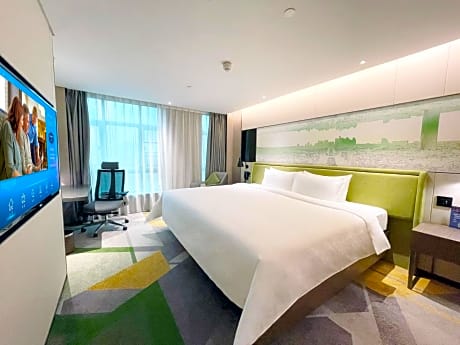 Deluxe Queen Room