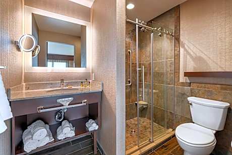 1 King Bed NSMK Comm Assist Fireplace Balcony Lake Front Pet Friendly Room Full Breakfast