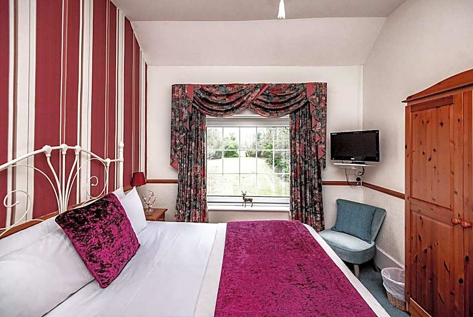 Trivelles Waterhall Country Gatwick Hotel & airport parking