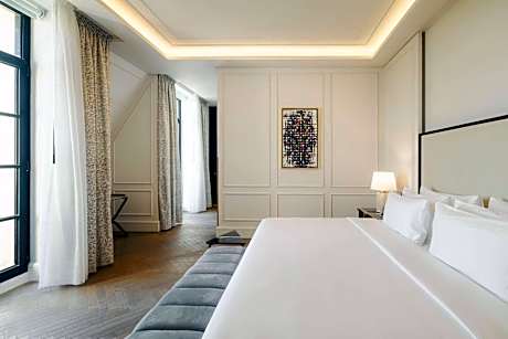 Junior Suite with Lounge Access