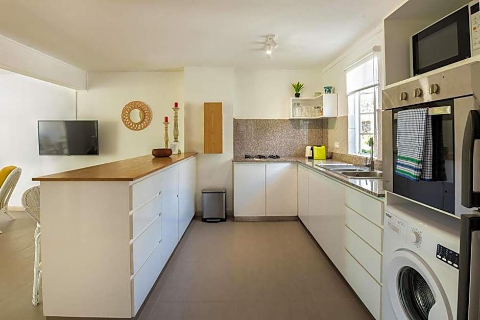 Cozy townhome near beach in heart of Grand Baie