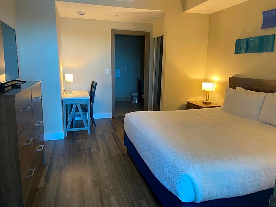 Photo 1 of 10 of Deluxe 1 Bedroom Suite, Partial Ocean View