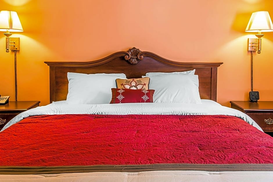 Photo 1 of 10 of 1 King Bed