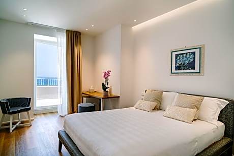 NUMA HOTEL