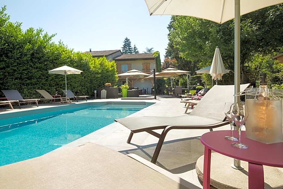 Logis Hotel Le Petit Casset
