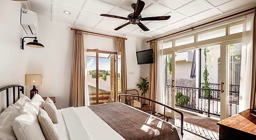 Brown Feather Hotel