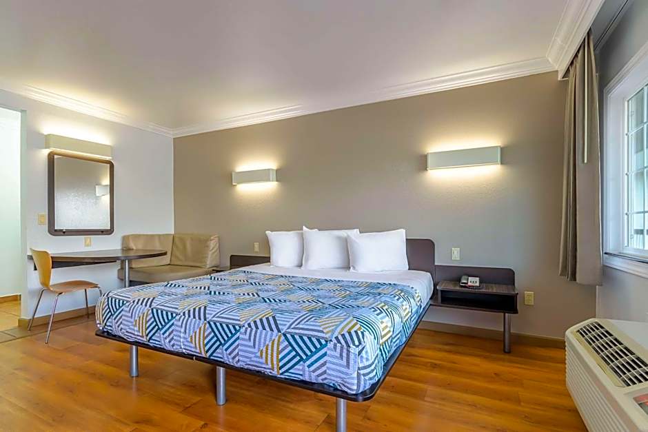 Motel 6-San Jose, CA - Convention Center