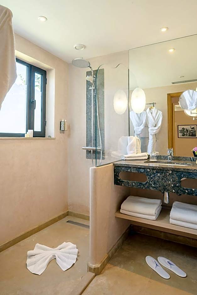 Oasis lodges