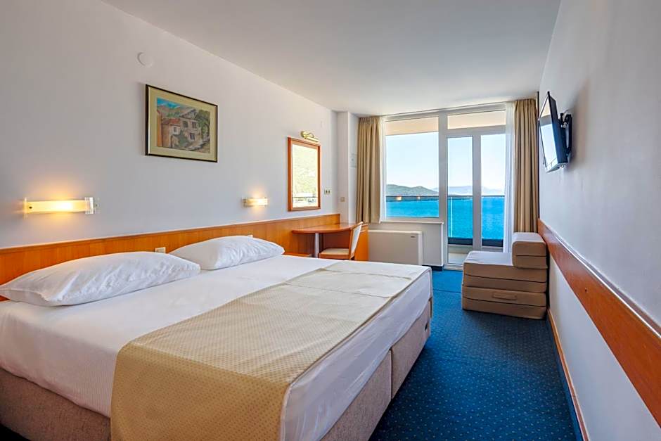 Photo 1 of 1 of Standard 1 Double Bed or 2 Beds, Sea View