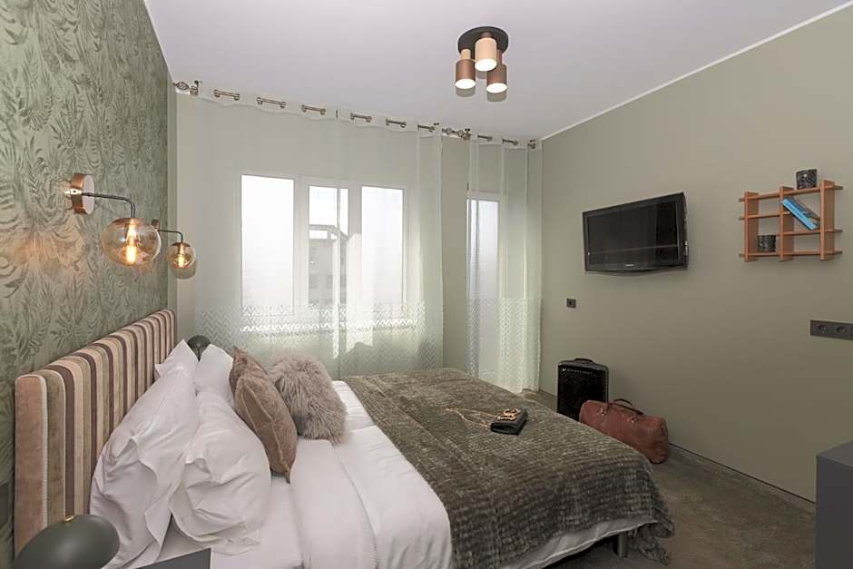 Happy Inn Rooms & Suites