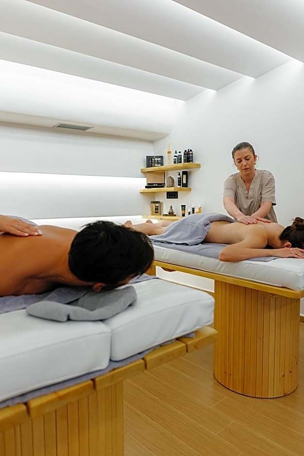 Liana Beach Hotel & Spa