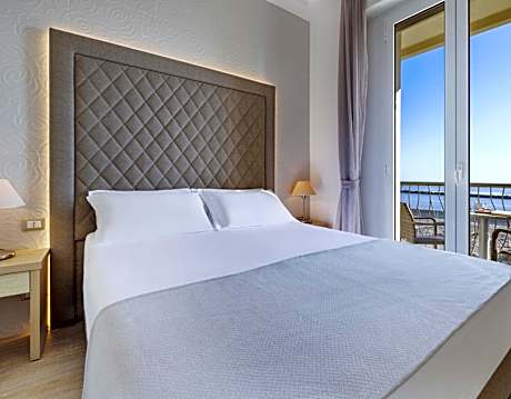Double Room with Balcony and Sea View