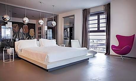 Suite Whirlpool Bathtub