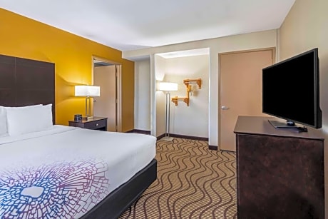 One-Bedroom Family King Suite - Non-Smoking