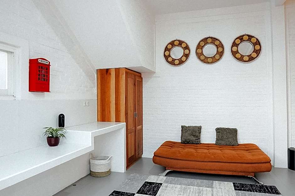 Emka Villa Traditional Minimalist