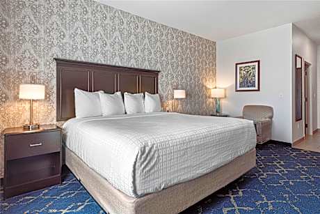 1 KING BED,NSMK,PILLOWTOP,50IN LED TV,MICRWV,REFRIG,FULL BREAKFAST