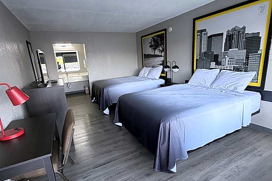 Super 8 by Wyndham Birmingham Downtown