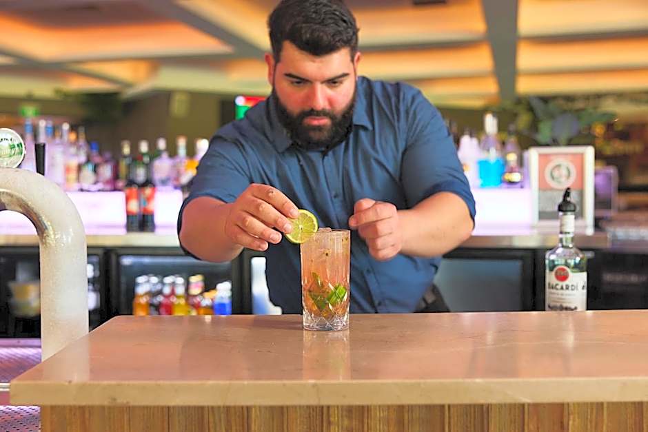 Holiday Inn Warwick Farm By IHG