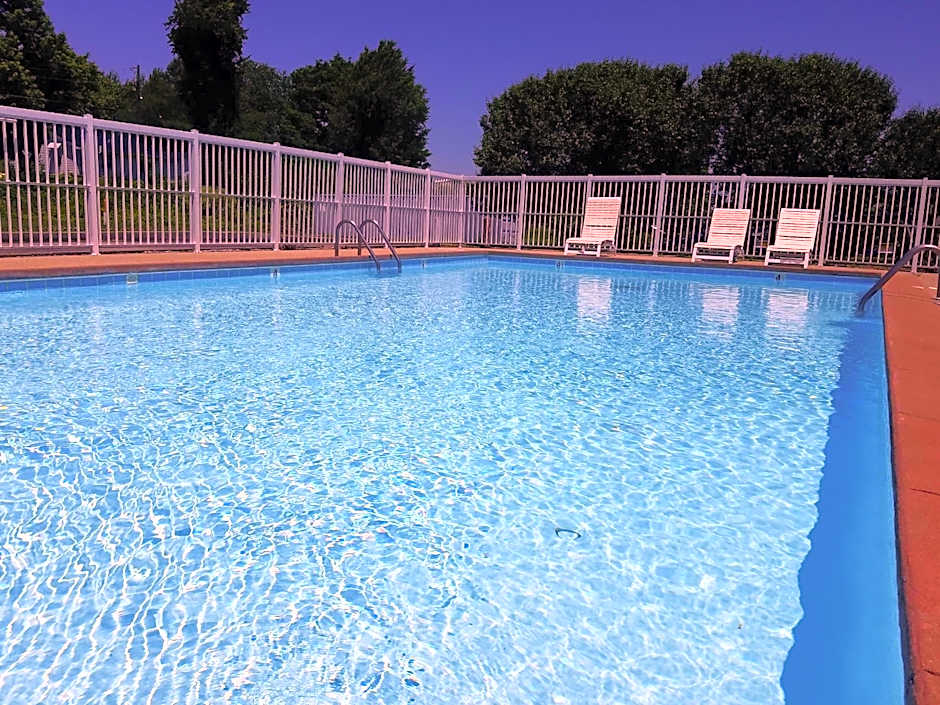 Days Inn by Wyndham Richmond