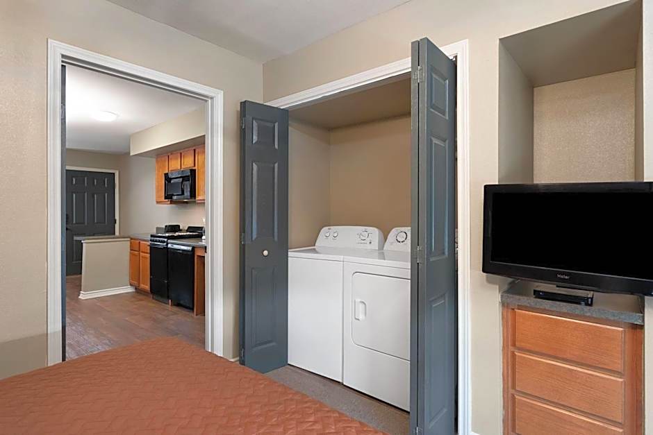 Eagle's Den Suites Carrizo Springs a Travelodge by Wyndham