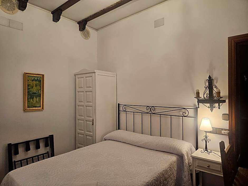Photo 1 of 1 of Single Room