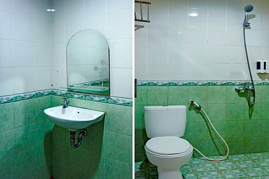 Collection O R.Sukamto Near Palembang Trade Center Mall