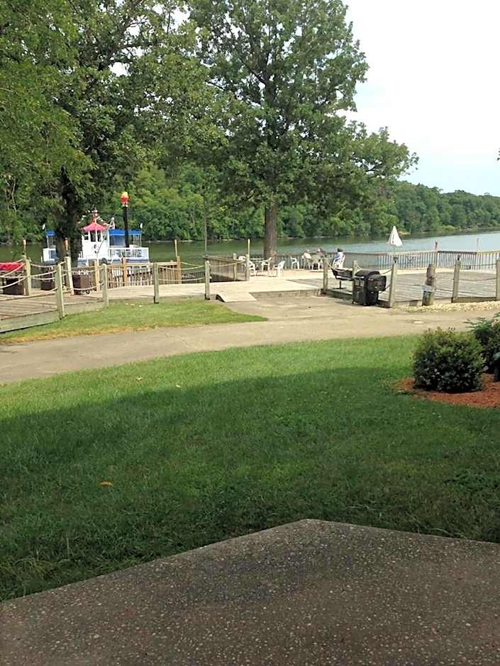 Paddle Wheel Inn