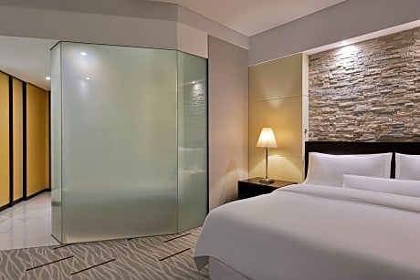 Club Room, 1 King Bed, Smoking