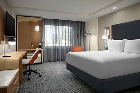 King Room with Bathtub and Sofa Bed - Mobility Access