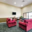 Econo Lodge Inn & Suites East