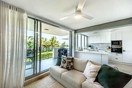 'Sunrise Central', Pool, Views & 1 Min to Beach