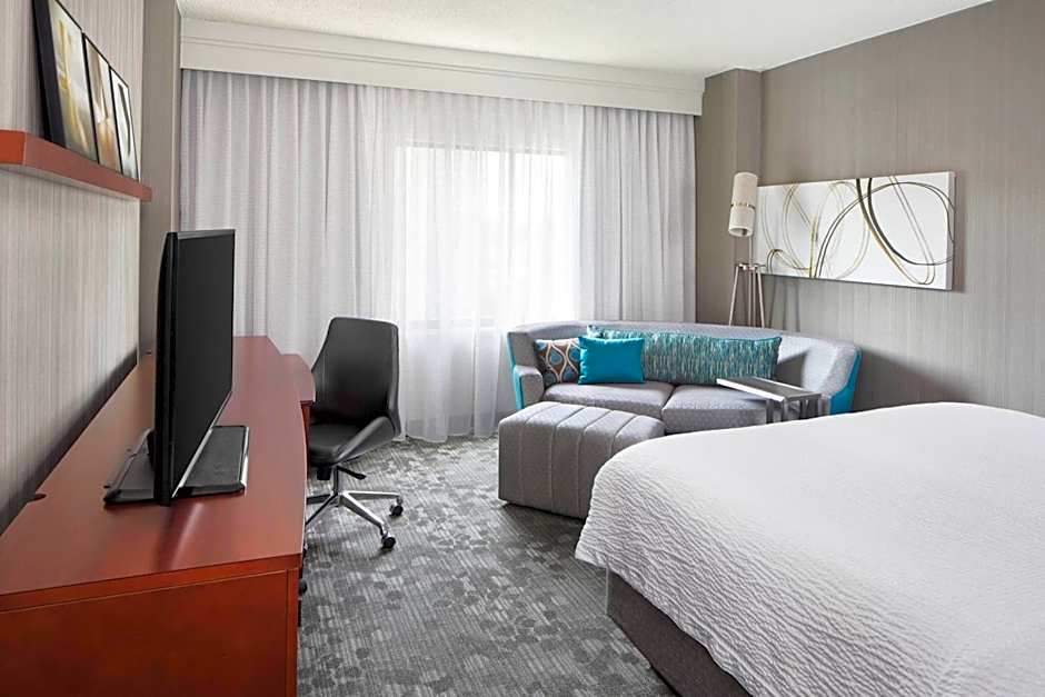 Courtyard by Marriott Jersey City Newport