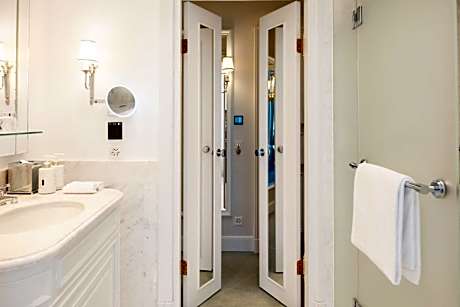 Superior Double Room with Garden and City Views