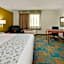 La Quinta Inn & Suites by Wyndham St. Pete-Clearwater Airport