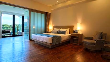 Classic King Mountain View