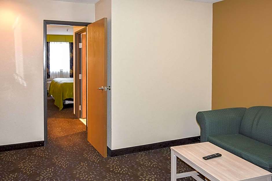 Quality Inn & Suites Brooks Louiville South