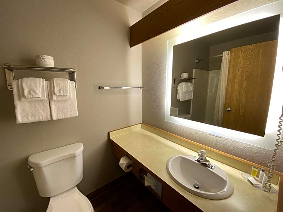 Super 8 by Wyndham Green Bay Near Stadium