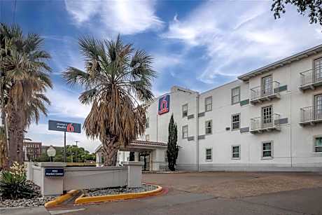 Studio 6 Suites Dallas, TX - Downtown