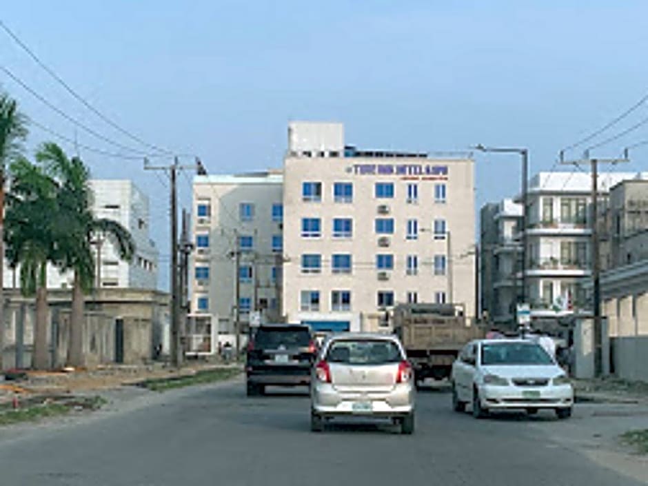 Time Oak Hotel and Suites Royale