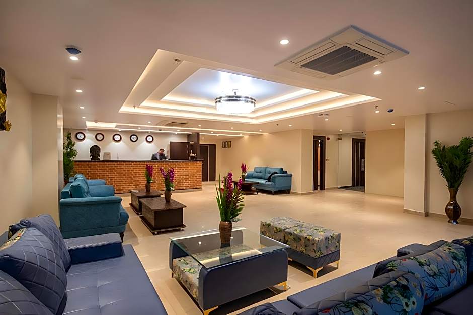 Photo 1 of 50 of Hotel Palm International