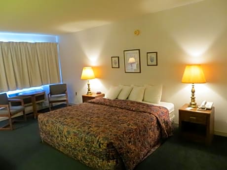 Deluxe Room, 1 King Bed, Lake View
